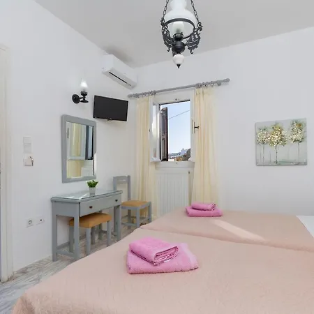 Irene Parou Apartament Nausa
